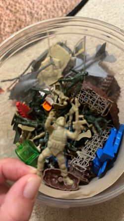 Plastic Army Men Toy Soldiers Mixed Lot