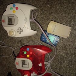 SEGA DREAMCAST + CABLES + CONTROLLERS + EXTRAS