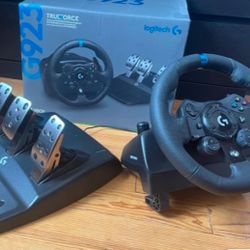 Logitech G923 TrueForce Racing Wheel, Pedals and Shifters (PS4, PS5, XBOX and PC)
