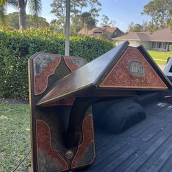 Saddle rack wall mounted