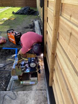 Sliding gate with motor