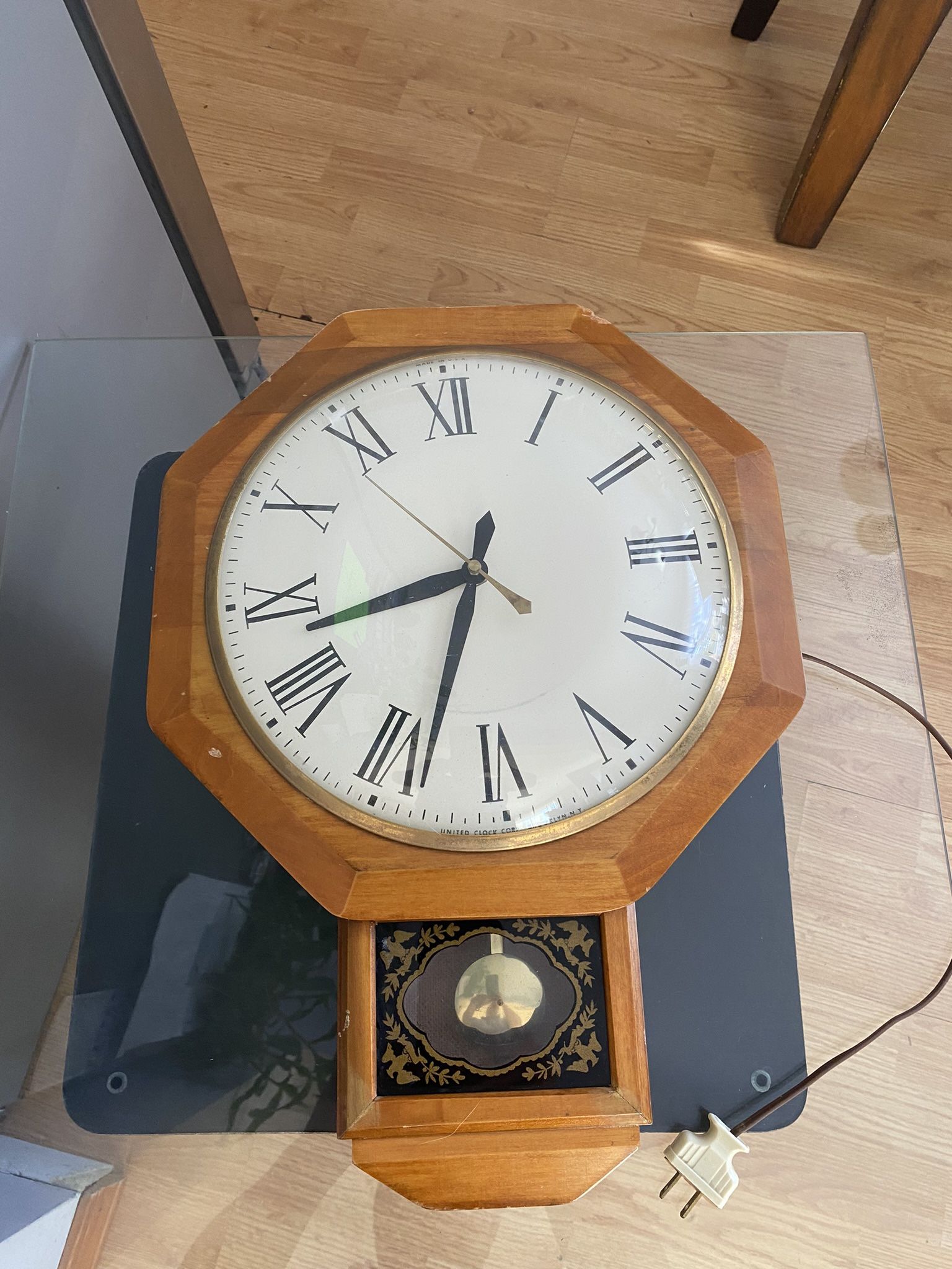 An old electric clock