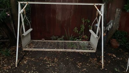 A 1916 swing bed
