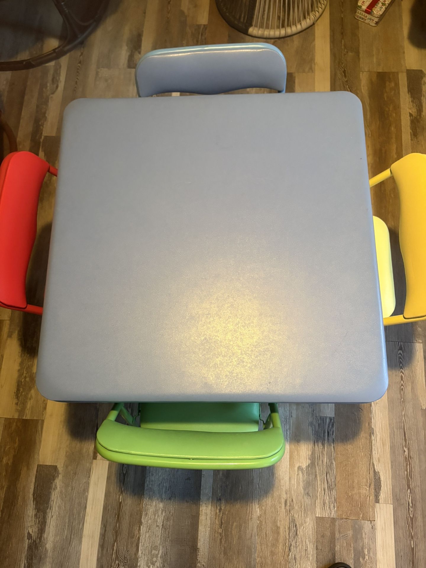 Kids - 5 piece table set/ 30.00 / like New /pick up