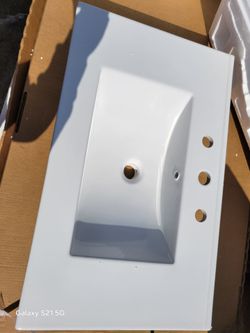 ➿️ Swiss madison 30 in. W x 18 in. D 3-Hole Widespread Ceramic Vanity Top in Glossy White