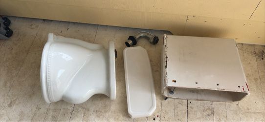 1910 beaded rim toilet and tank