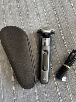NEW - Phillips Norelco i9000 Electric Razor