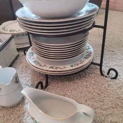 Holiday Dinnerware Set 