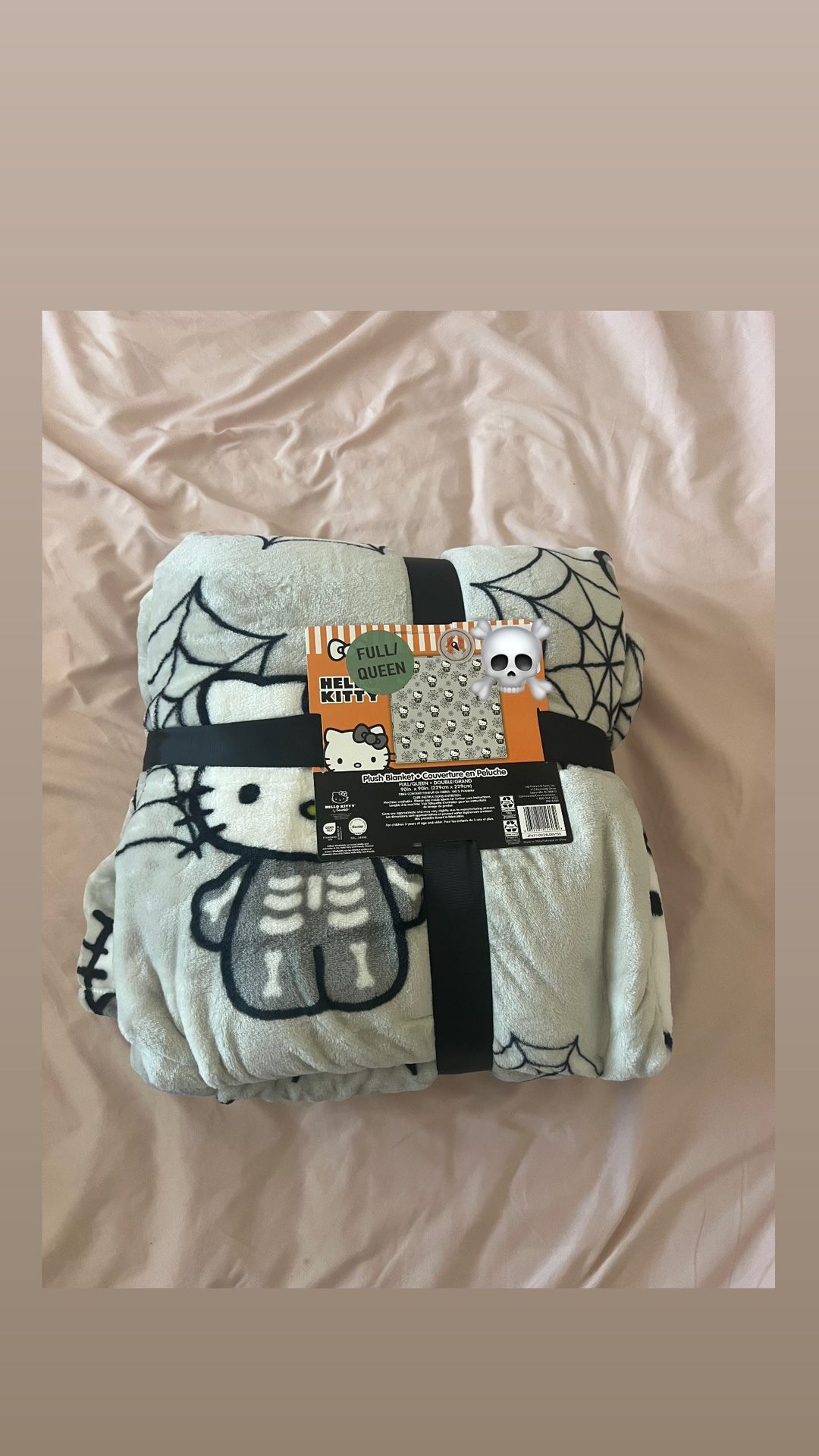 Hello Kitty Halloween Skeleton blanket - gray and black