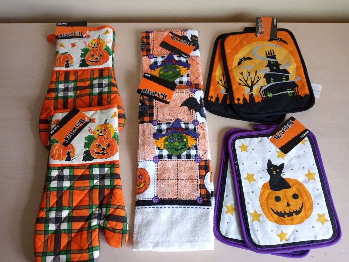 HALLOWEEN themed Kitchen POTHOLDERS & TOWELS $1. EACH potholders & Towels. $2 EACH Oven Mits