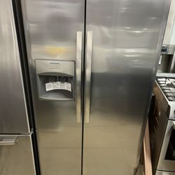 Side By Side Frigidaire Refrigerator Like New Manufacturer 2021