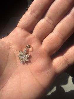 14 karat gold pendant