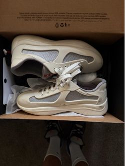 pradas size 42/9 mens