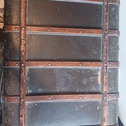 Antique Indestructo Trunk From The 1900s