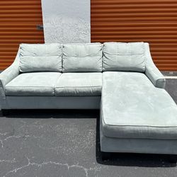 Light Grey Sectional Pull Out Bed ( Free Delivery) 🚚