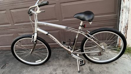 Giant Simple 7 Cruiser bike with Aluminum Frame