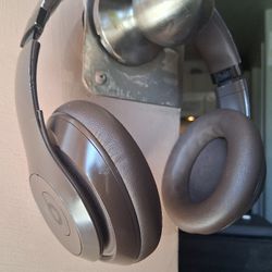 (Brown) Beats Studio Pro 