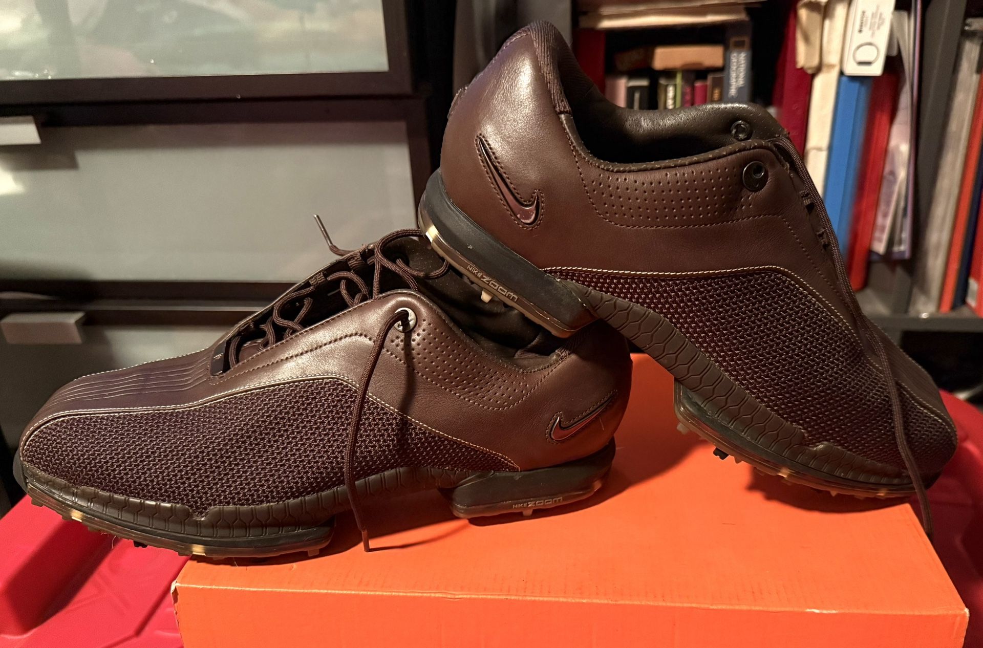 Nike Tiger Woods golf shoes 9.5 wide. Worn only once.