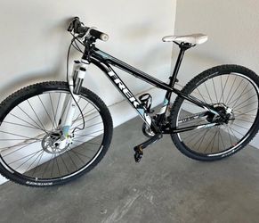 Brand: TrekModel: Mamba WSD (Gary Fisher Collection)Color: Matte Metallic Black / Light BlueSize: Small / Medium (29er wheels, fits riders approx. 5'2