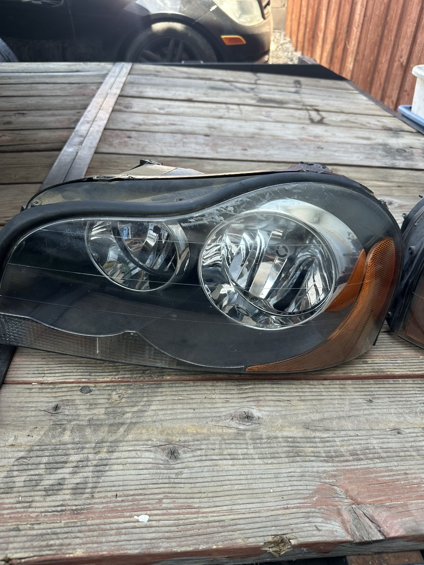 Volvo CX9 2005 Headlights