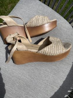 Women’s Size 6-6.5 Sandals Cream Tan Brown