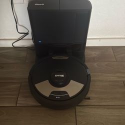 Shark Matrix™ Plus 2-in-1 Self-Empty Robot Vacuum and Mop  