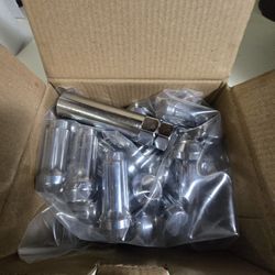 Lugs For Chevy Tahoe 07'-14