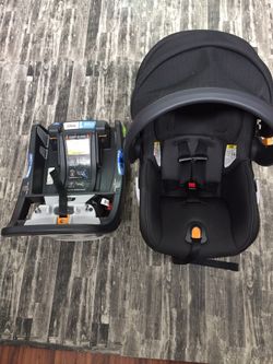 Chicco fit2 car seat with base Exp 01/2024
