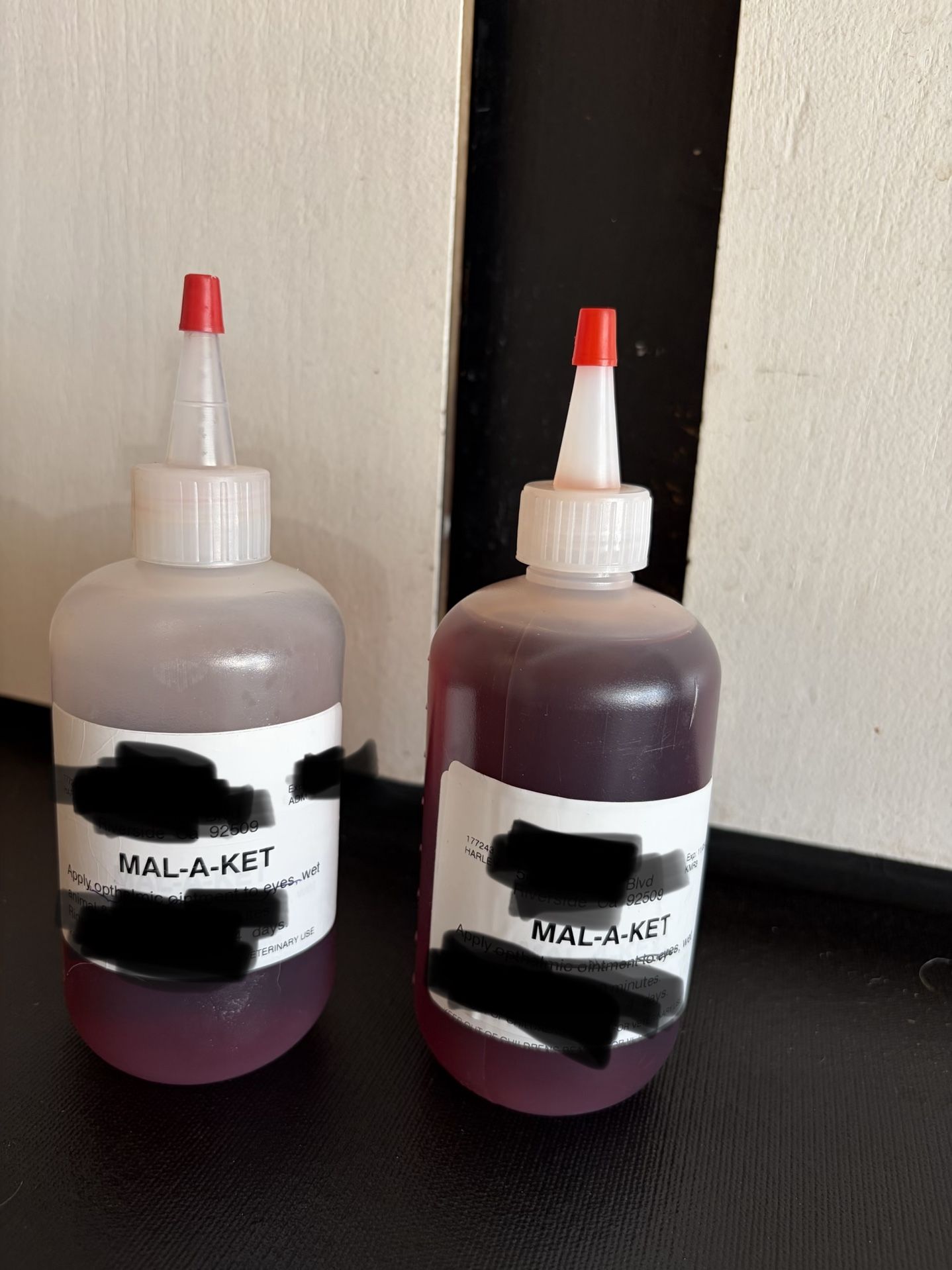 Mal-A-Ket Shampoo For Dogs With Skin Allergies , Especially For Yeast And Dermatitis .