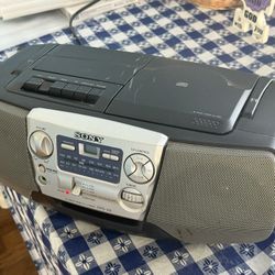 Sony CFD-V5 Boombox CD Radio Cassette-Corder Mega Bass