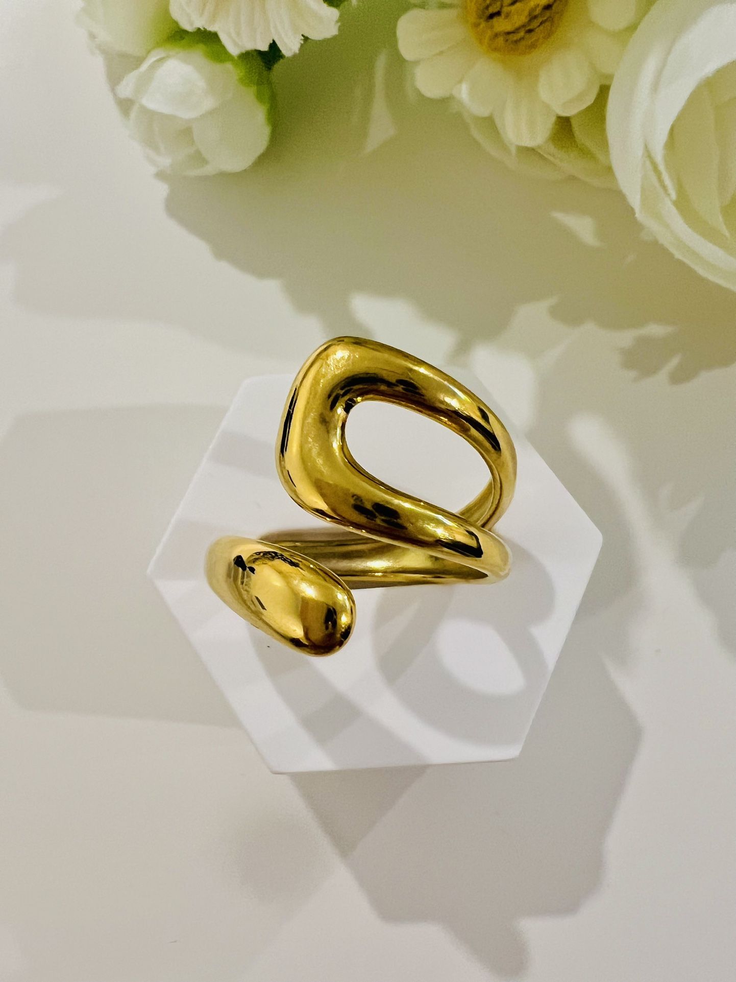 Stylish Golden 18k Gold Ring