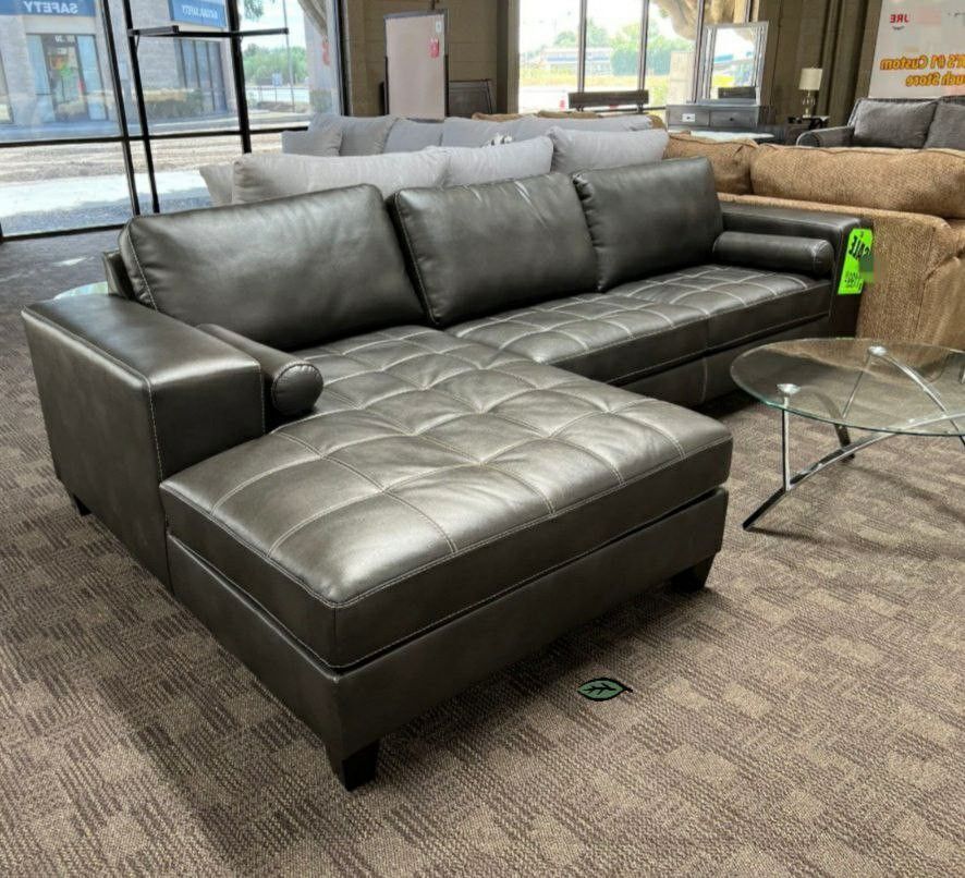 Noko Charcoal LAF & RAF Sectional

by Ashley Furniture 