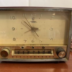 Vintage 1950s Westinghouse clock/radio model H475T5