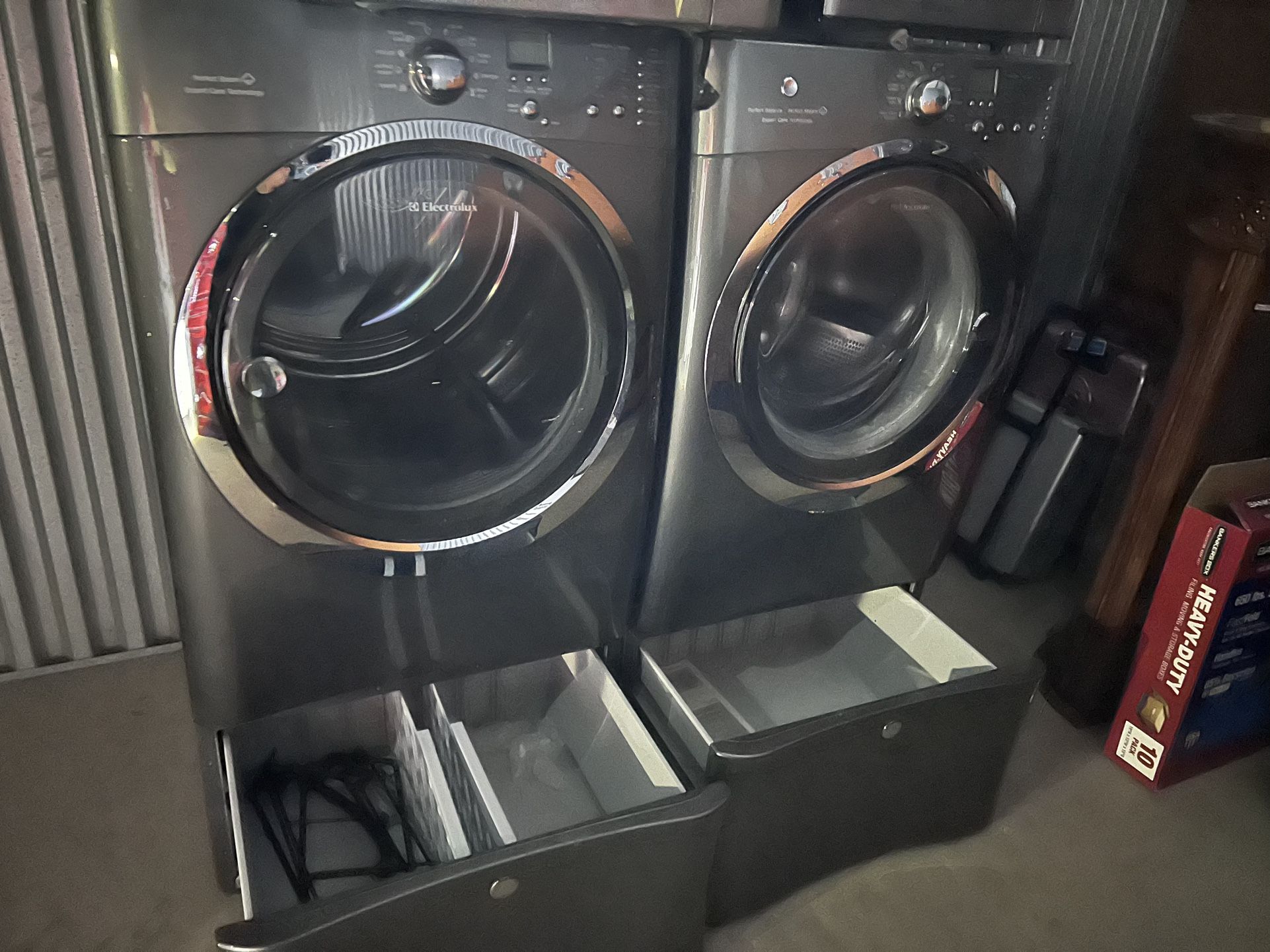 Electrolux Washer And Dryer With Storage Bottom for Sale in Bakersfield
