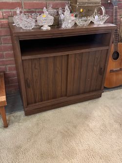 Vintage Mid-Century Modern Walnut Record / Media Cabinet with Sliding Doors – 1960s