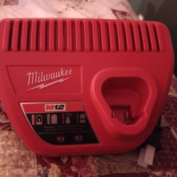 Milwaukee M12 Battery Charger 