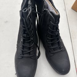Women’s Boots Size 7