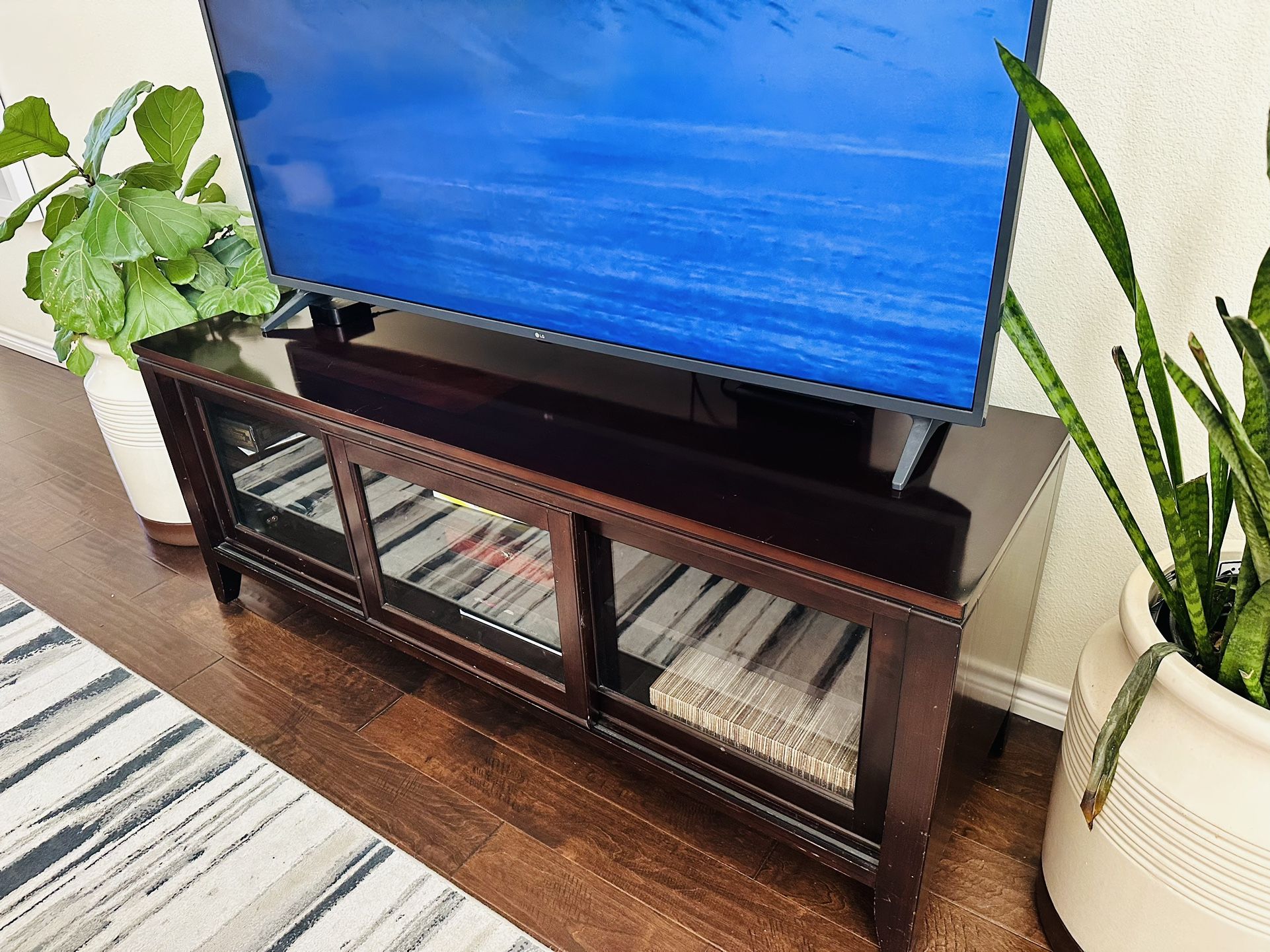 TV Stand From Haverty's for Sale in San Antonio, TX OfferUp