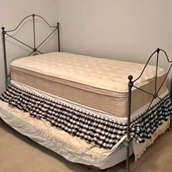 Iron Twin Bed W/Trundle