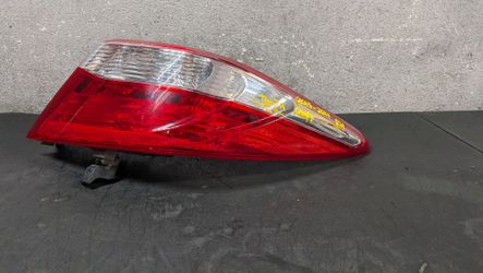 2015-2016-2017 TOYOTA CAMRY RIGHT TAILLIGHT OEM USED #10748