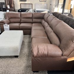 Leather Sectional. 🚚WE DELIVER🚚