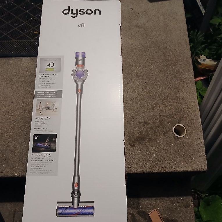 Dyson V8