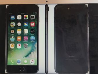 iPhone 7 Plus used. Comes with case and headphones
