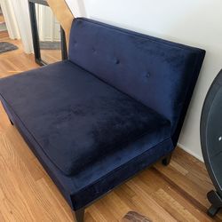 Settee Blue Velvet. Brand New. Best Offer. Santa Monica 