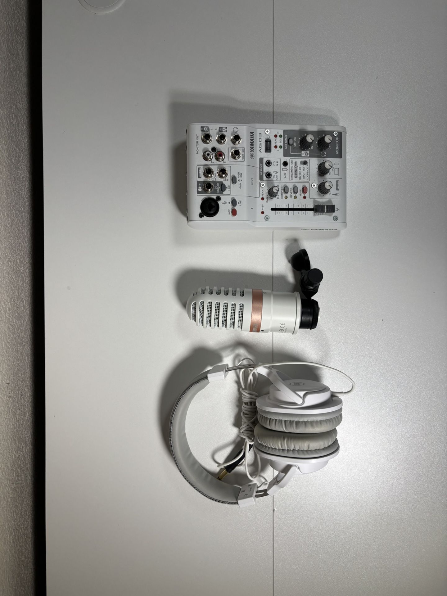 Yamaha AG03MK2 Live Stream Pack Mixer with Headphones and Mic In White