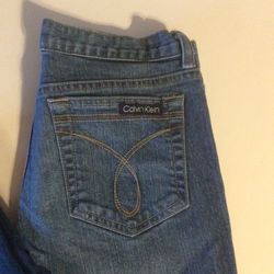 calvin klein talla  28   creo es como 4 de mujer 