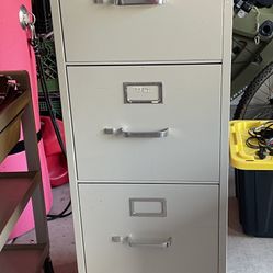 4 Draw Filing Cabinet.  Locking 