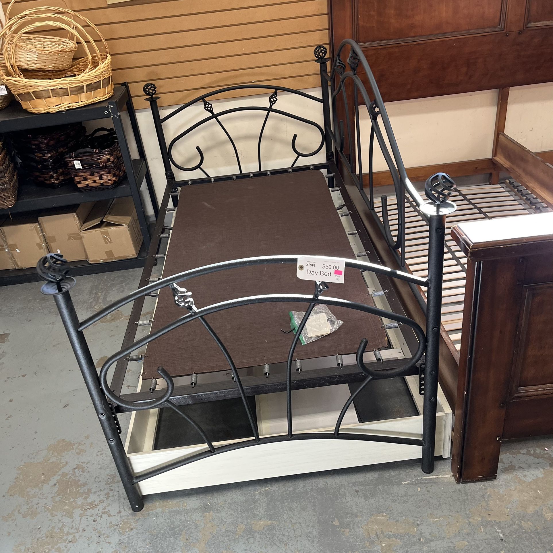 Twin Black Iron Day Bed (in Store)