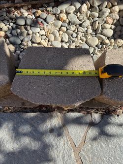 Concrete retaining wall blocks