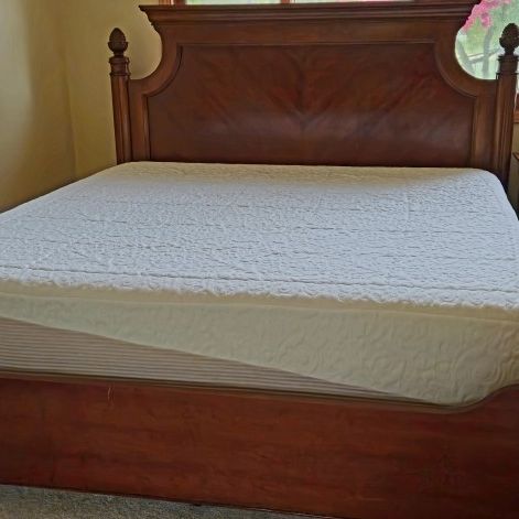 Solid Wood King Size Bed Frame, Mattress, And 2 Matching Nightstands